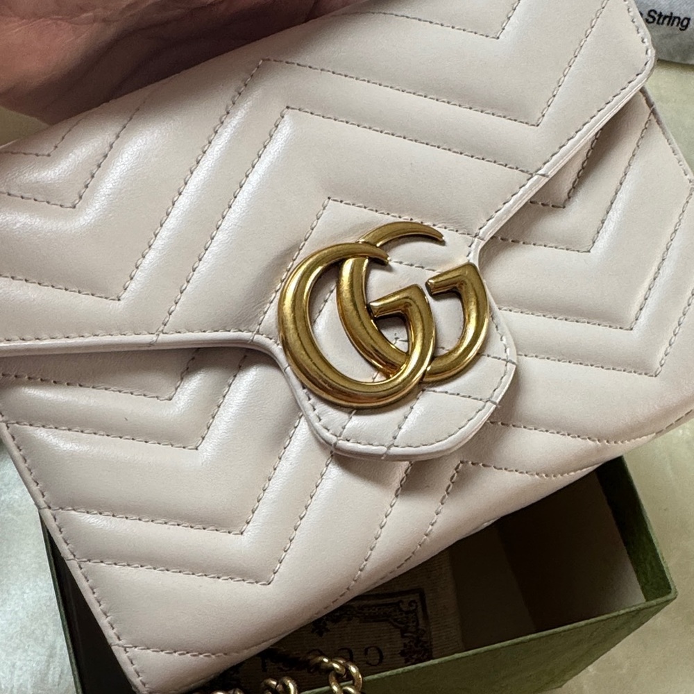 Gucci Cream Clutch with Gold Accents - Picture 6 of 10